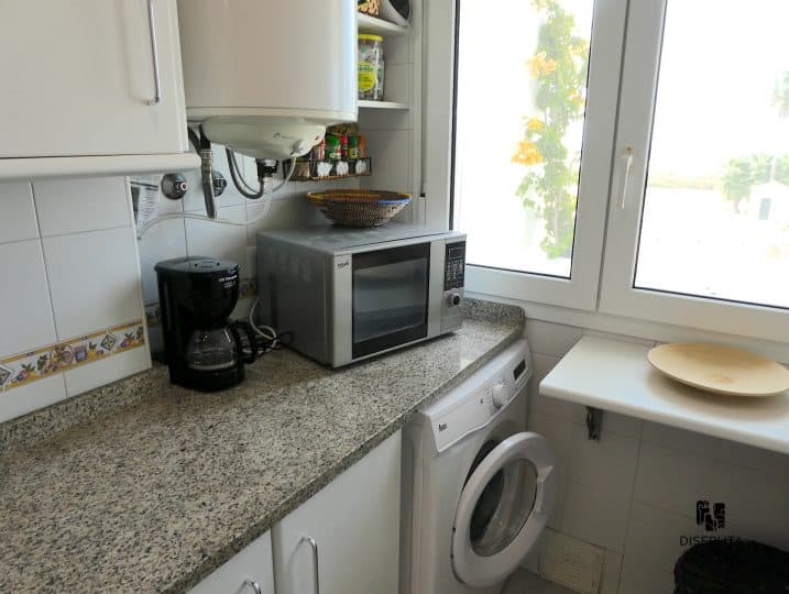 Kitchen with washing machine - Santa Bárbara Antonio