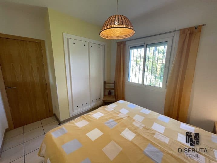 Dormitorio principal con armario empotrado - Villa Alondra