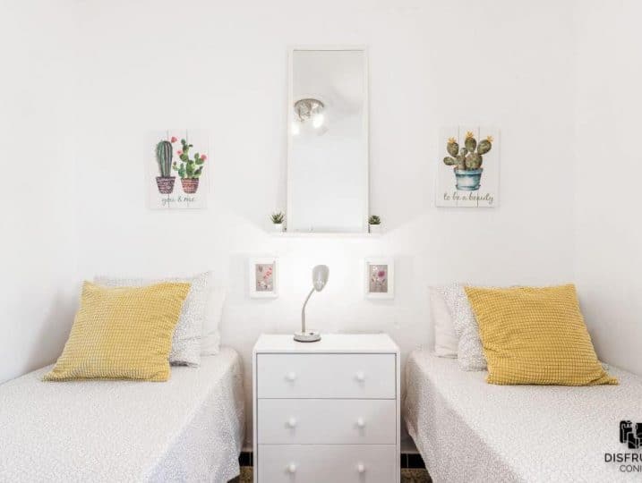 Bedroom with 2 single beds - Casa Boquerón