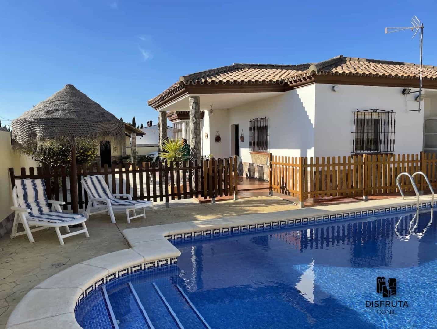 Hermanos Ramirez, Blick vom privaten Swimmingpool zum Ferienhaus