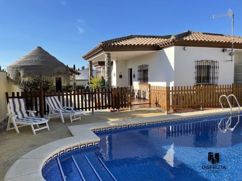 Hermanos Ramirez, vista desde la piscina privada a la casa - Hermanos Ramírez