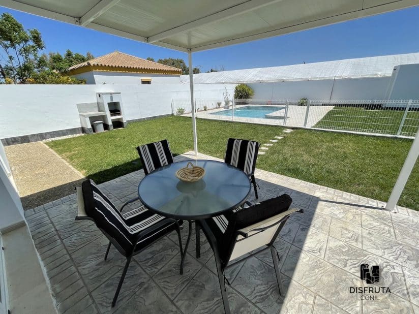 Casa Rubio, vista desde la terraza al jardín y a la zona de la piscina - Casa Rubio