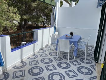 Conil Sol y Playa, Blick auf die Terrasse und auf einen Park